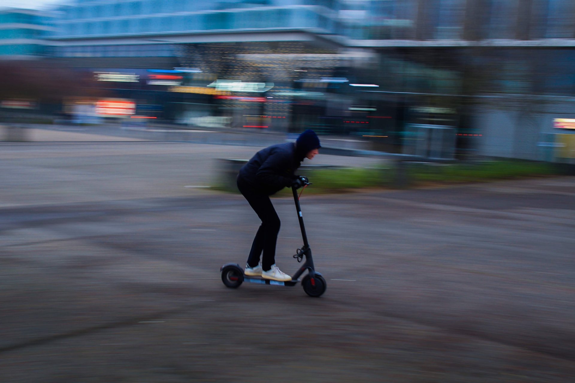 Trottinette électrique : faut-il souscrire à une assurance pour ses salariés ?